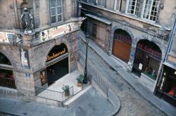 [Quartier Saint-Georges (Lyon 5e). Place de la Trinité]