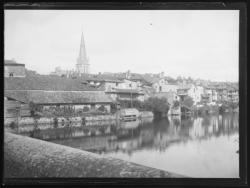 Aurillac, la Jordanne prise du Pont rouge