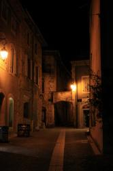 Place Sévigné la nuit, Grignan, Drôme