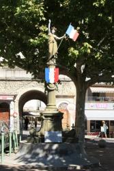 Place de la libération, Nyons, Drôme