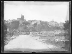 Clansayes : la tour-donjon et l'église Saint-Michel