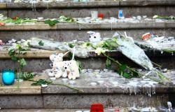 Hommage aux victimes des attentats du 13 novembre 2015, place des Terreaux, Lyon 1er.