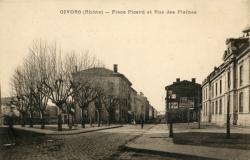 Givors (Rhône). - Place Picard et rue des Plaines