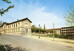 Givors (Rhône). - L'hôpital de Montgelas et la maison de retraite