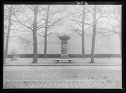 Colonne Morris sur les quais de Vaise