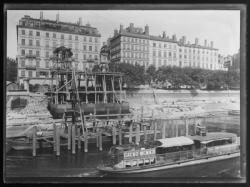 Quai de la Pêcherie et démolition de l'ancien pont de la Feuillée, passerelle provisoire