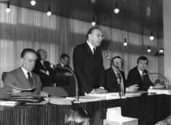 [Conseil régional de Rhône-Alpes (séance du 27 janvier 1976). Réélection de Paul Ribeyre à la présidence du Conseil]
