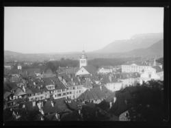 Annecy, vue des hauteurs de la ville sur l'église Saint-Maurice