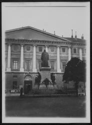 Palais de justice de Chambéry et monument au président Favre