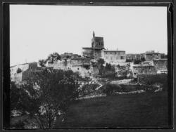Clansayes : la tour-donjon et l'église Saint-Michel