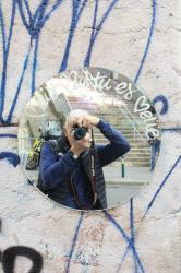 Tag miroir pour autoportrait, rue Diderot, Lyon 1er, Rhône