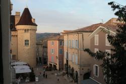 Grand rue, vers la place du Château, Aubenas, Ardèche