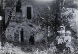 Vieux château de Frédeville, environs d'Augerolles