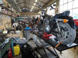 Atelier de mécanique de Thomas Profit, restauration d'anciennes moto Harley