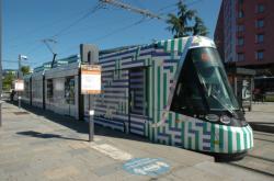 Tramway aux couleurs de la Biennale internationale du design de Saint-Etienne
