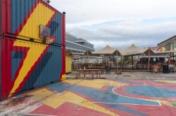 Terrain de basket et Terrasse du Garden beer