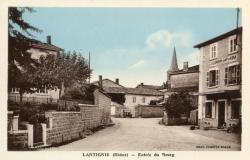 Lantignié (Rhône). - Entrée du bourg