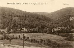 Monsols (Rhône). - Au pied du St-Rigaud (alt. 1012 m.)