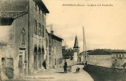 Montmelas (Rhône). - La Mairie et la Grande Rue