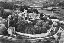 Montmelas (Rhône). - Vue aérienne du château et son parc