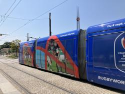 Tram customisé "Année Rugby dans la Métropole de Lyon"