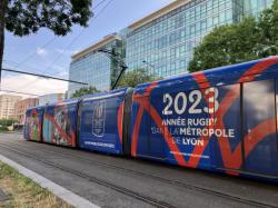 Tram customisé "Année Rugby dans la Métropole de Lyon"