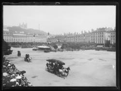 Lyon, une revue à Bellecour : les pompiers