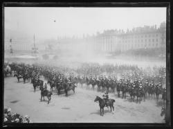 Lyon, une revue à Bellecour : la cavalerie