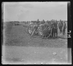 La Valbonne, tirs d'artillerie, mise en batterie d'une pièce de 75