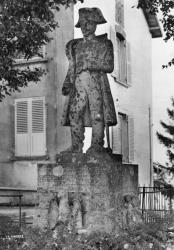 Les Echarmeaux (Rhône). - Statue de Napoléon Ier (oeuvre du sabotier J. Molette)