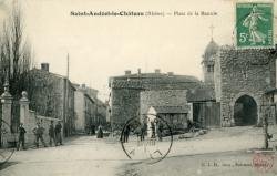 Saint-Andéol-le-Château (Rhône). - Place de la Bascule