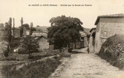 St-André-la-Côte (Rhône). - Entrée par la route de Riverie