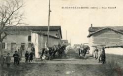 St-Bonnet-de-Mure (Isère). - Rue Neuve