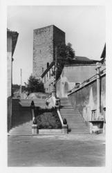 Saint-Cyr-au-Mont-d'Or (Rhône). - L'escalier de la Mairie et la vieille tour
