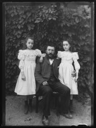 M. Condamin et ses deux filles