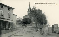 Saint-Forgeux (Rhône). - Place de l'Eglise