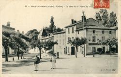 Saint-Genis-Laval (Rhône). - Le Bas de la place du [...]