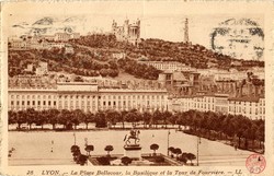 Lyon. - La Place Bellecour. - La Basilique et la Tour de Fourvière