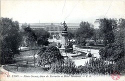 Lyon. - Place Carnot. - Gare de Perrache et Hôtel Terminus