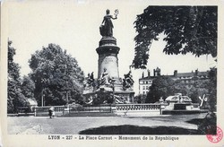 Lyon. - La Place Carnot. - Monument de la République