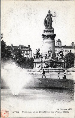 Lyon. - Monument de la République par Peynot (1890)