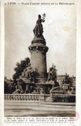 Lyon. - La Place Carnot, statue de la République