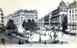 Lyon. - Place de la République et rue Président-Carnot