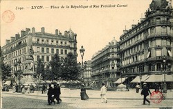 Lyon. - Place de la République et Rue Président-Carnot
