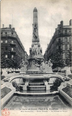 Lyon. - La Statue de Carnot. - Place de la République