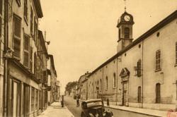 Belleville (Rhône). - Hôtel-Dieu. - La façade et le campanile