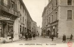 Amplepuis (Rhône). - Rue centrale