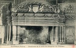 Bagnols (Rhône). - Cheminée de la Salle de réception du Château