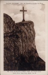 Savoie Tourisme. - Env. de Chambéry-Challes-les-Eaux. - Croix du Nivolet, à 1546 m. d'alt., en ciment armé, haut. 25 m., large. 9 m., diam. 1 m. 80