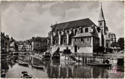 Annecy. - Canal du Thiou - Vieux quartiers. - Eglise St-Fraçois